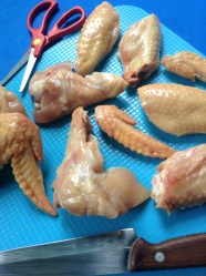 2 limpiar y partir las alitas