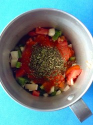 2 añadir salsa tomate y especias