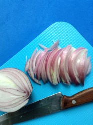 3 picar cebolla roja juliana