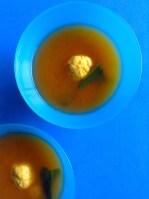 sopa de albóndigass