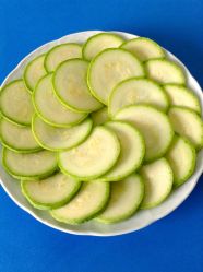 1 cortar calabacin en rodajas