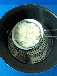 4 poner arroz en colador