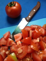 1 lavar y trocear los tomates