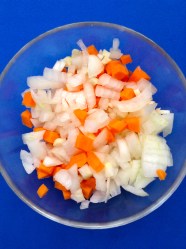 3 picar cebolla zanahoria ajo