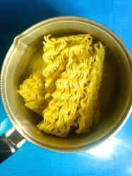 1 noodles en agua