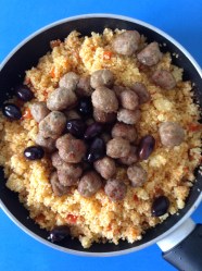 24 añadir albondiguillas y aceitunas