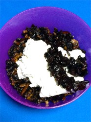 5 mezclar champis quesos y aceitunas