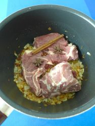 6 añado carne y especias