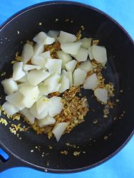 7 añadir patatas al rehogado