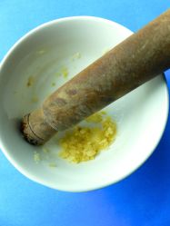 2 moler ajo y jengibre