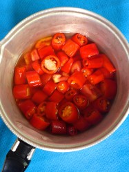 1 cocer guindillas y tomate