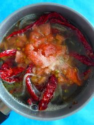 7 añadir tomate y sal