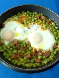 17 guisantes chorizo huevo