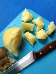 2 pelar y trocear patata hervidas