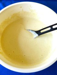 1 mezclar harina y agua