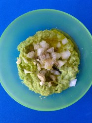 2 añadir cebolla sal pimienta aceite